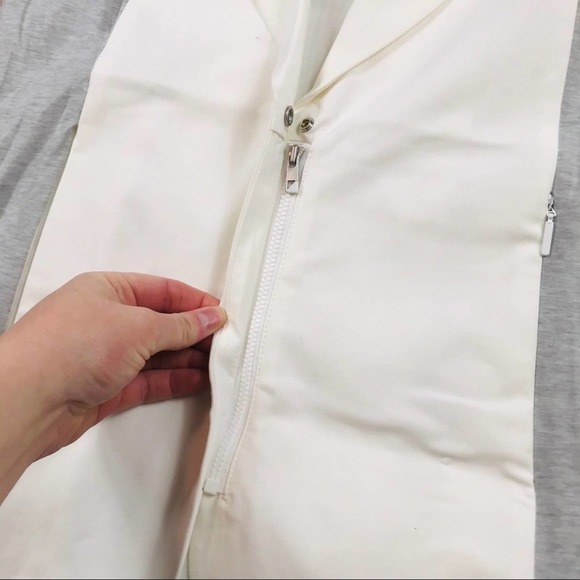 NWT Under Armour White & Grey Vest with Built in Hood-Small - Picture 5 of 6